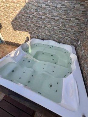 Casa na Praia da Maranduba, com Jacuzzi e Churrasqueira